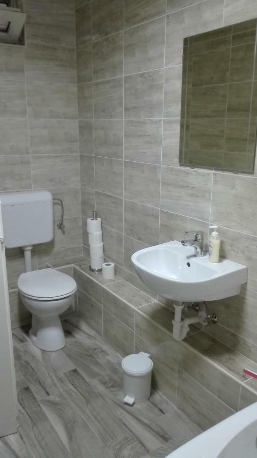 Baross Apartman Kaposvar Exterior photo